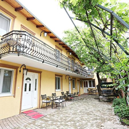 Apartments & Rooms Vienna Осиек Екстериор снимка
