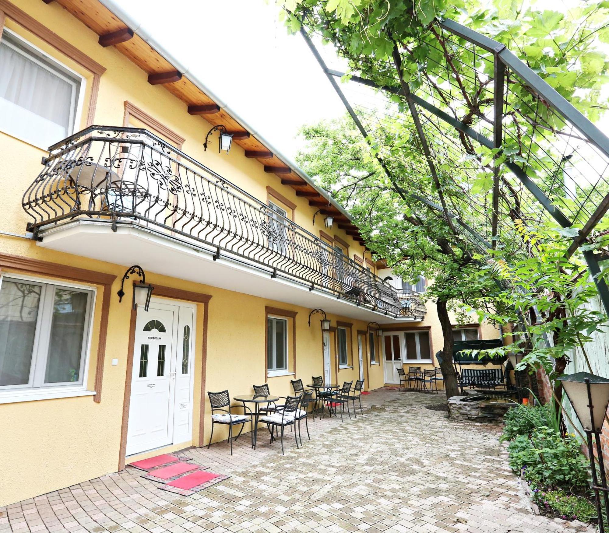 Apartments & Rooms Vienna Осиек Екстериор снимка