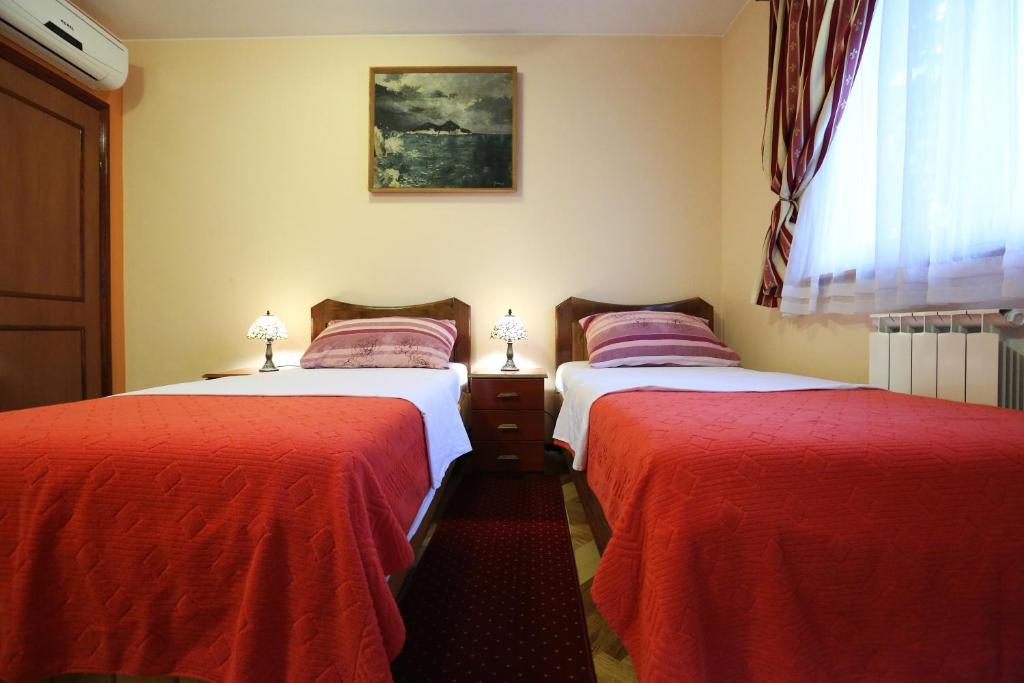 Apartments & Rooms Vienna Осиек Екстериор снимка