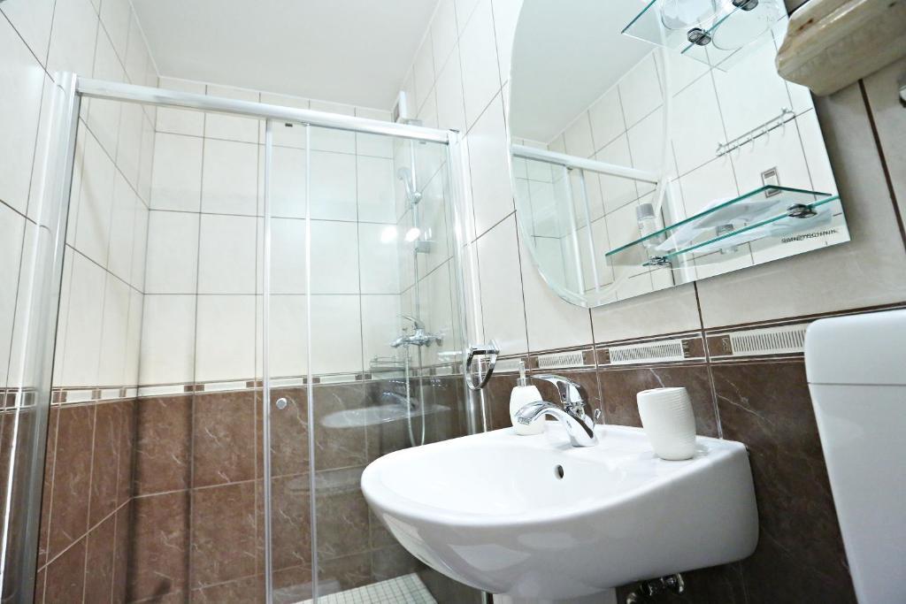 Apartments & Rooms Vienna Осиек Стая снимка